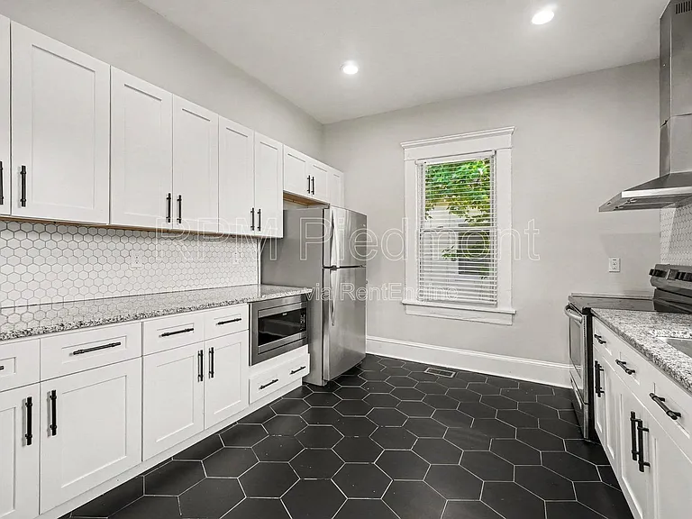 706 Catherine St SW — Photo 3