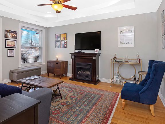 5th image of 7021 N Greenview Ave APT 3N