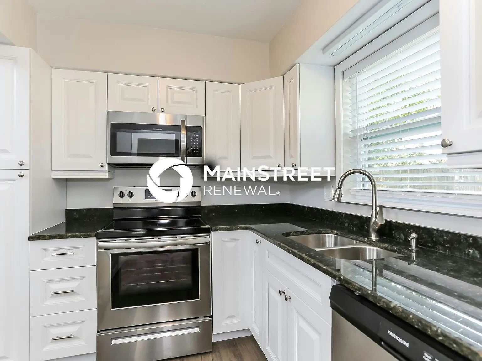 420 Flamingo Dr — Photo 4