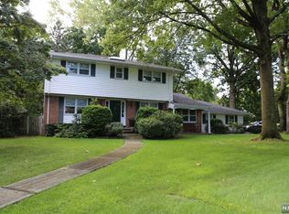 400 Grant Ave, Cresskill, NJ 07626