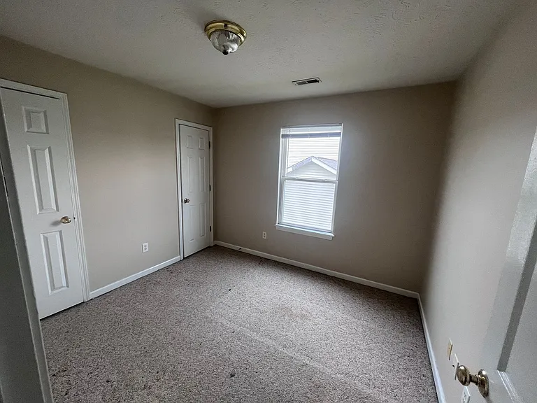 510 Fairington Ave — Photo 9
