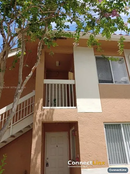 704 NW 92nd Ave — Photo 6