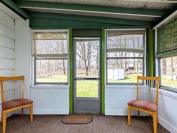 5th image of 105 Sheridan St