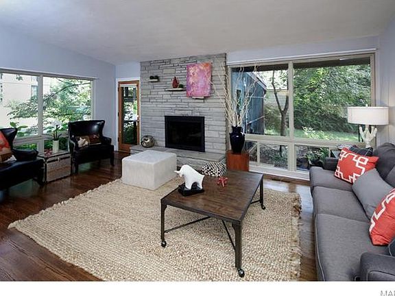 4th image of 2209 Divot Dr