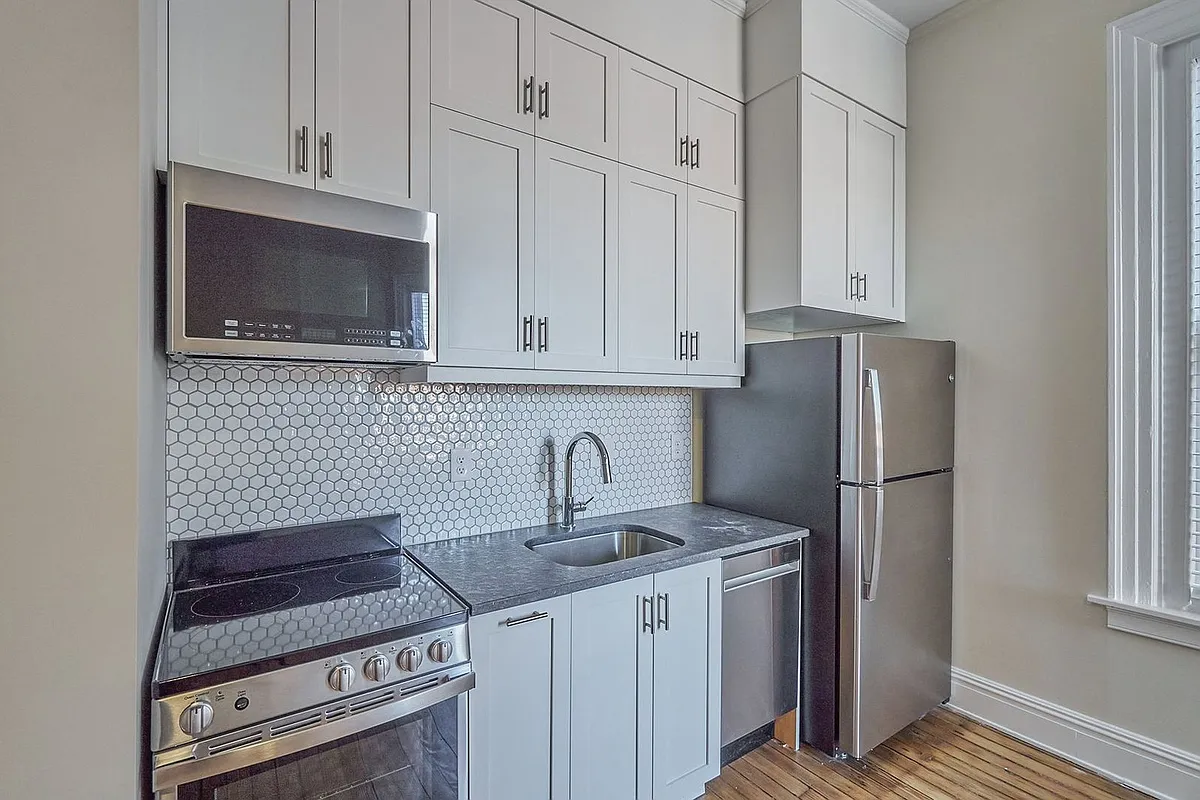 Building Photo - 1840 Monument Ave #6