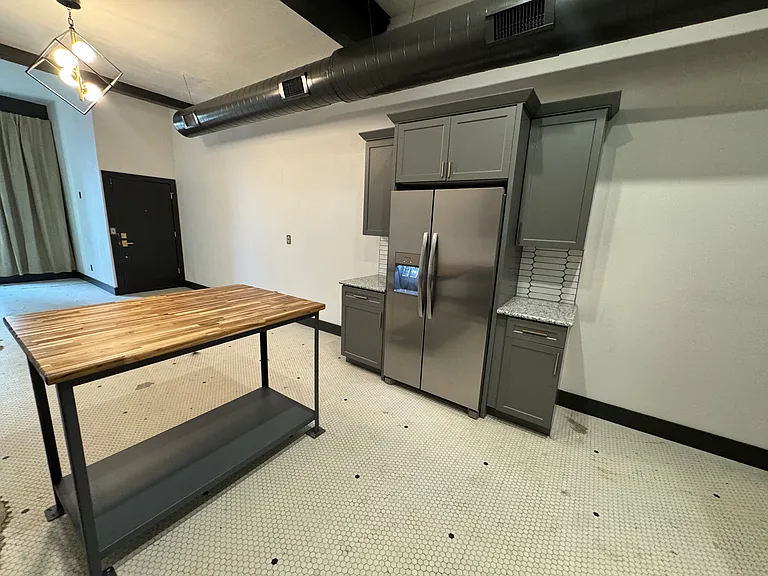 115 E 12th St #4 — Photo 9