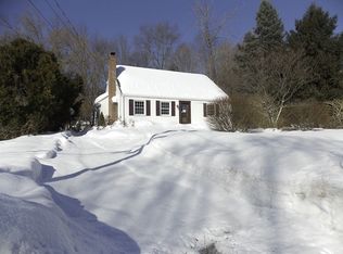 28 Carey Ln, Norwich, CT 06360