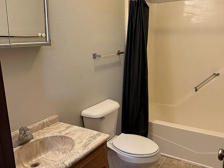 430 W Hay St #7 — Photo 3