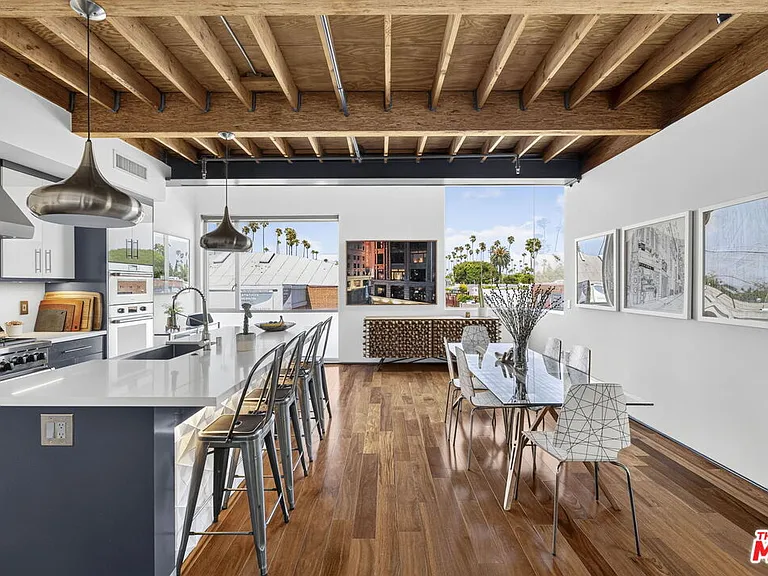 2120 Narcissus Ct — Photo 11