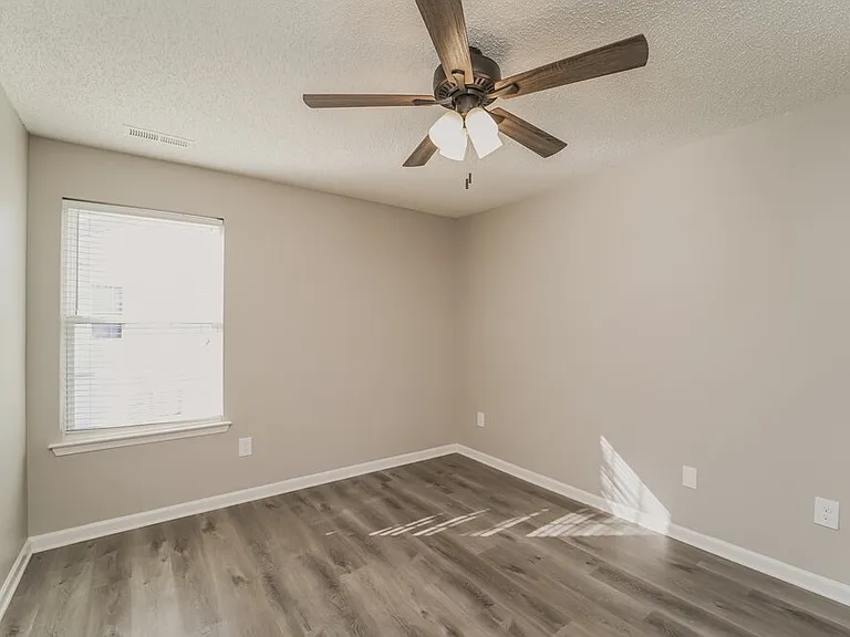 1001 Omaha Dr — Photo 15