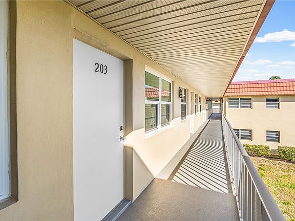5th image of 55 Woodland Dr APT 203