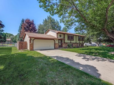 8424 Rhode Island Dr N, Brooklyn Park, MN, 55445