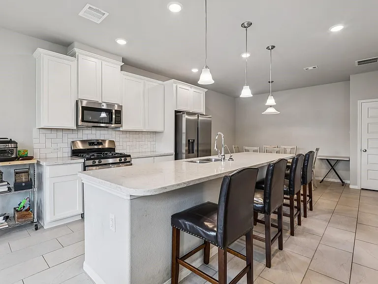 7333 Hinsdale Dr — Photo 11