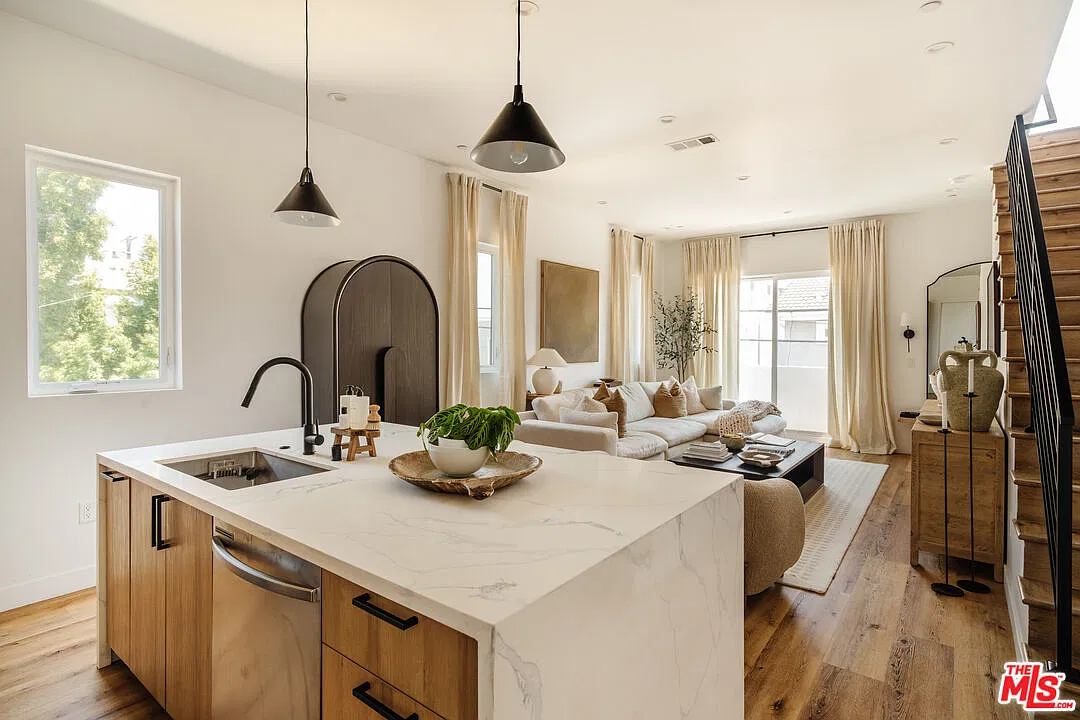 4 bed, 3.5 bath, 1729 sqft, $4,583 — Photo 1