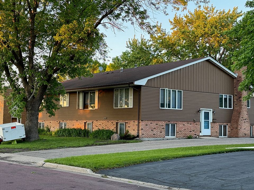 1st image of 426 Commodore Dr #426