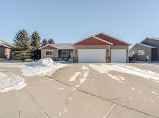 3741 High Meadows Cir, Bismarck, ND 58503