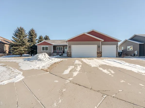 3741 High Meadows Cir, Bismarck, ND 58503