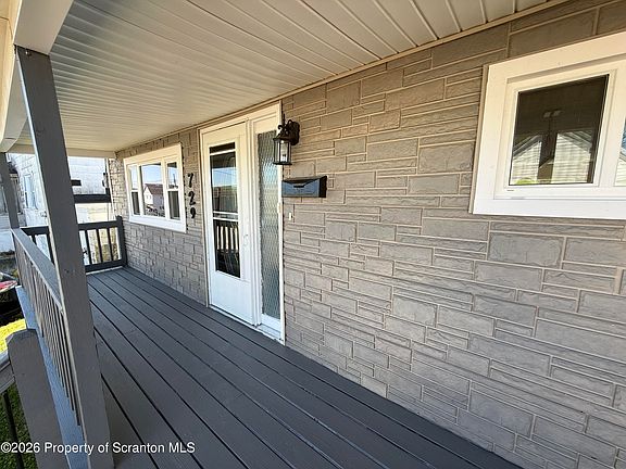 5th image of 729 Railroad St