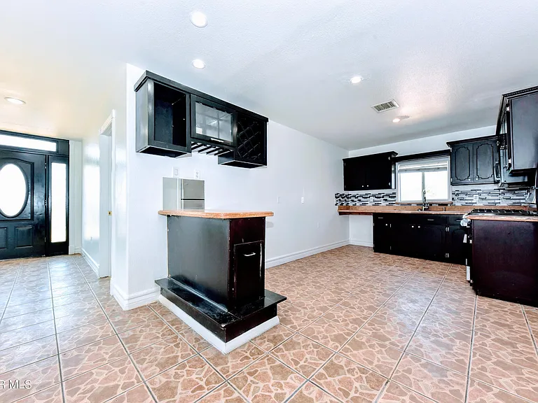 753 N Carolina Dr — Photo 7