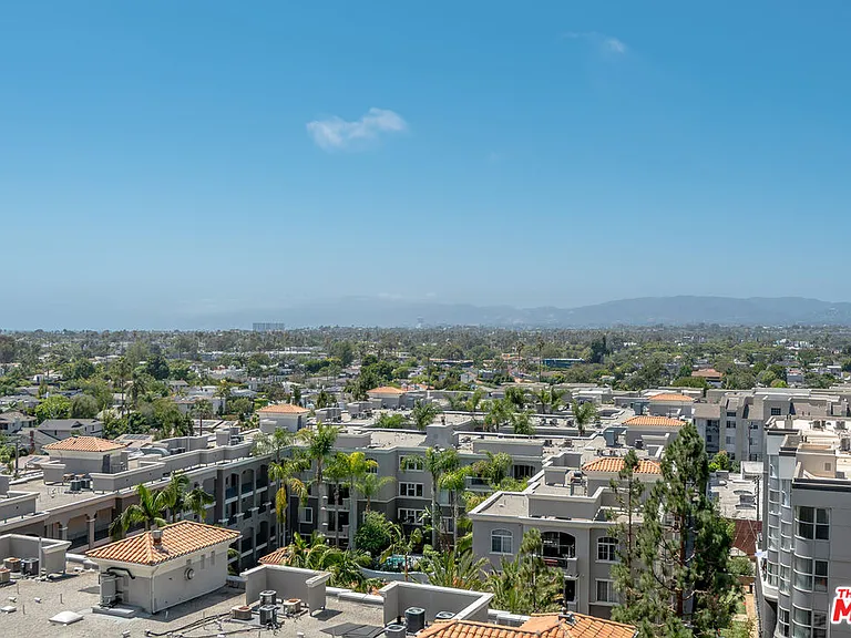 13700 Marina Pointe Dr #910 — Photo 12