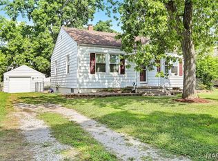 312 S 7th St, Wood River, IL 62095