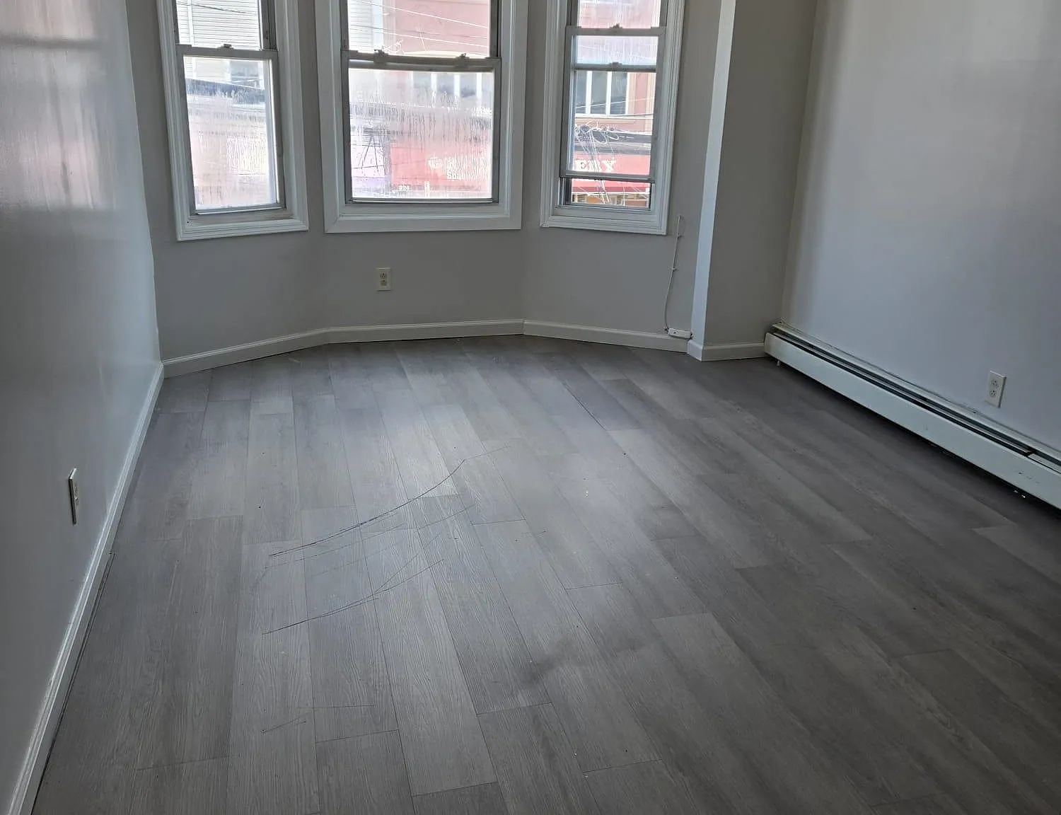 4 bed, 1.0 bath, 1200 sqft, $2,850 — Photo 2