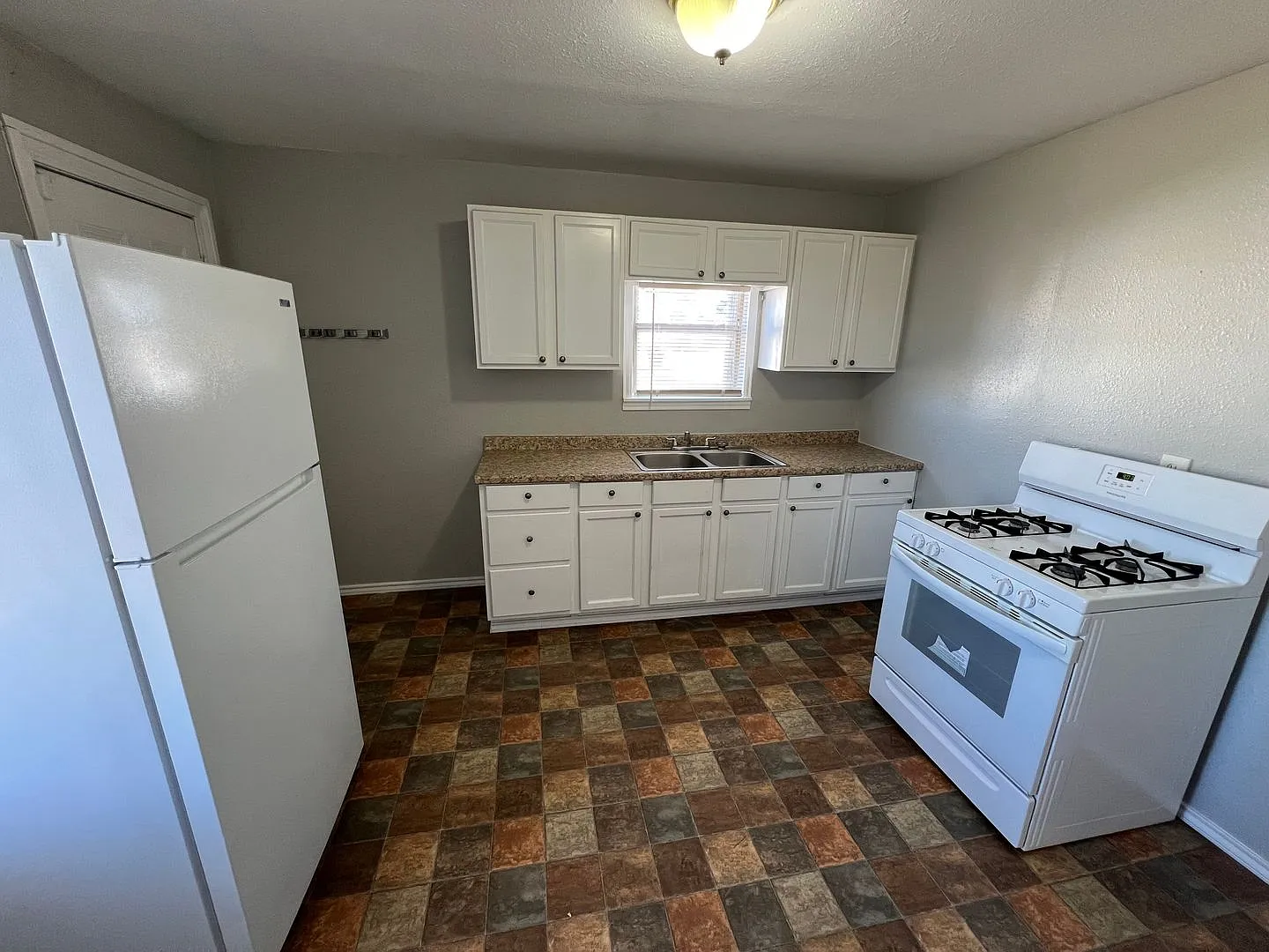 Super cute 2 bed at the right place and price — Photo 4