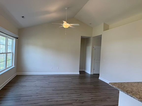 3rd image of 908 Sandridge Rd.