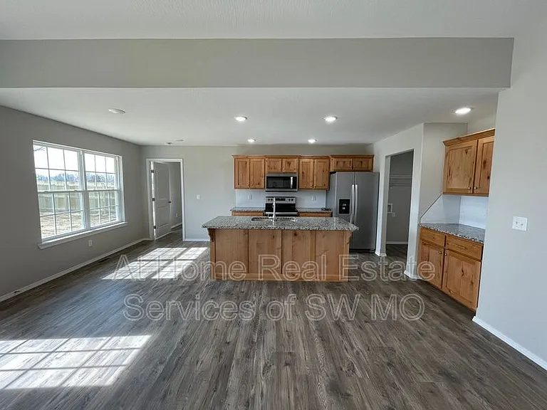 204 E Seminole St — Photo 3