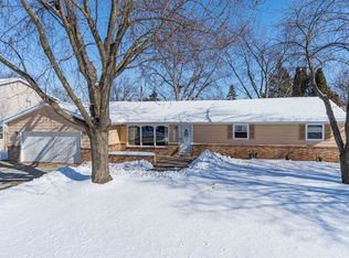 1010 N Hawthorne Dr, Appleton, WI 54915