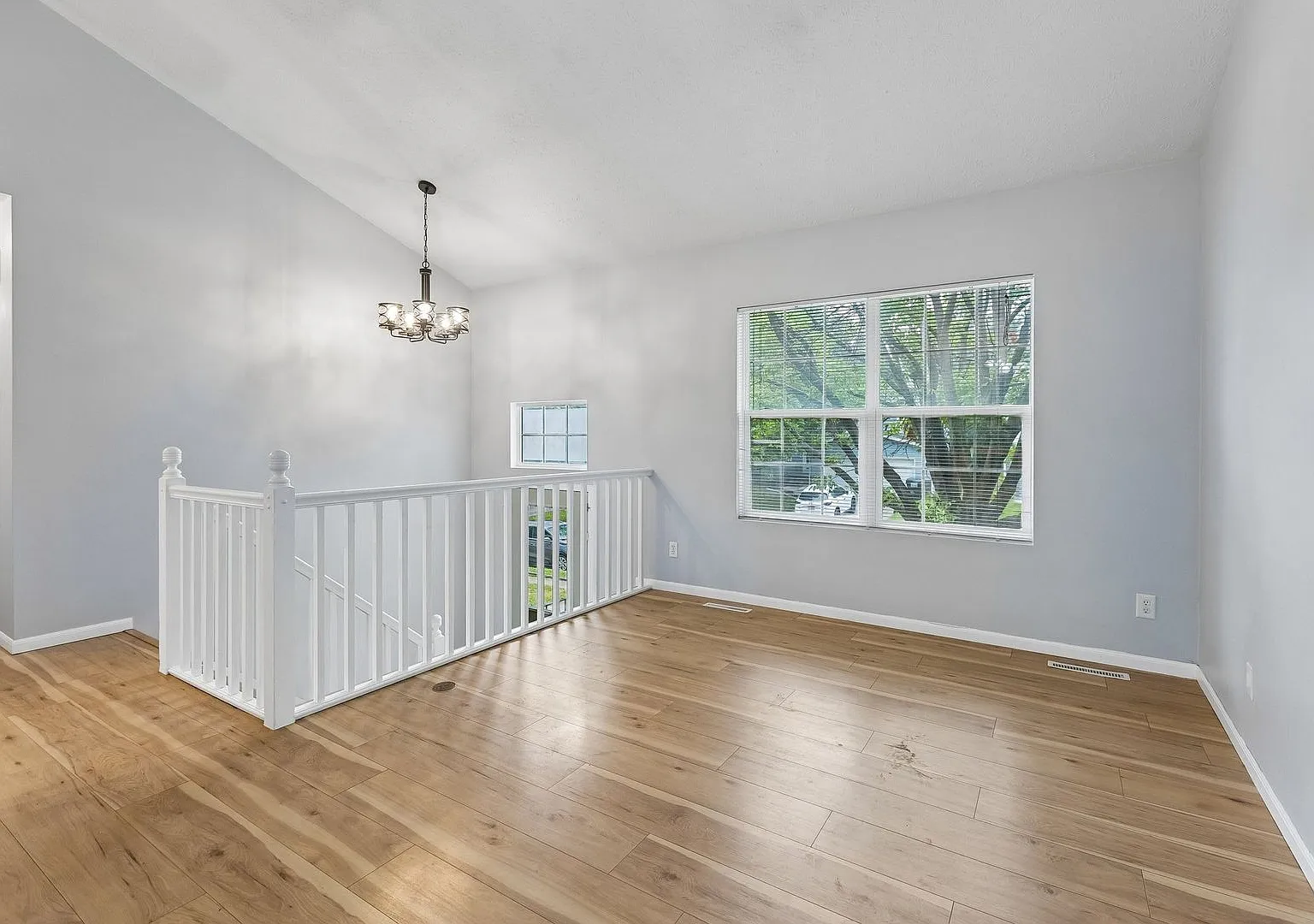 3 Bedroom home with massive deck! — Photo 3