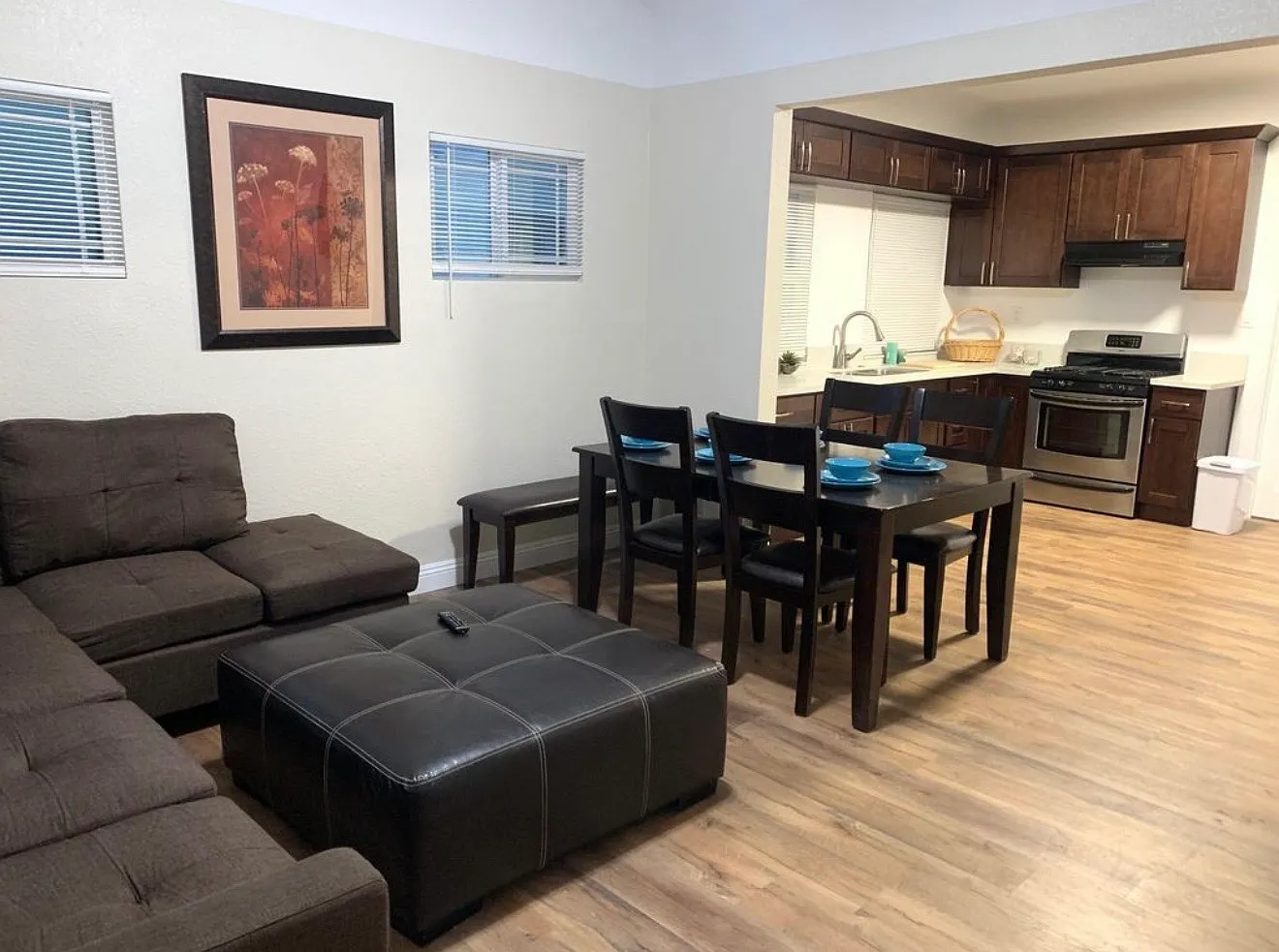 3 bed, 984 sqft, $3,500 — Photo 3