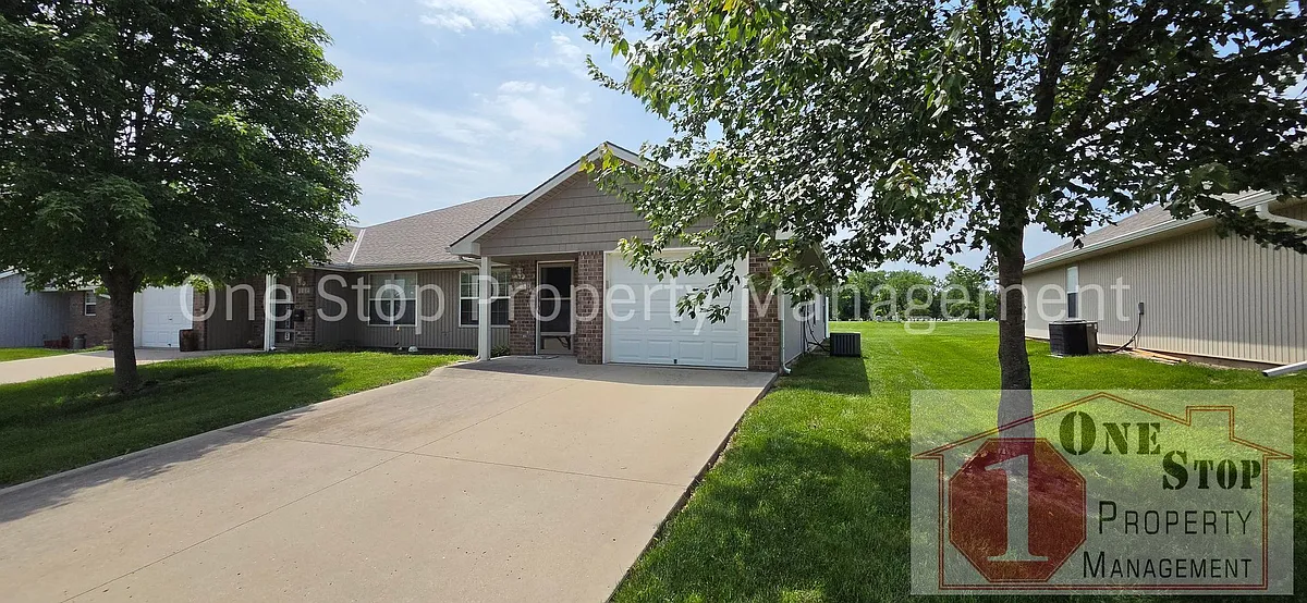 Building Photo - 1107 NW Willow Dr