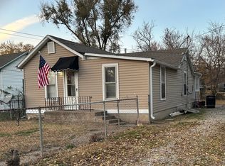 2406 SW 2nd St, Topeka, KS 66606