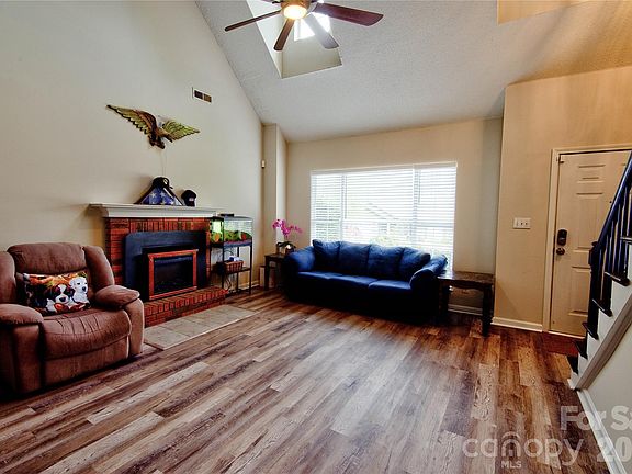 3rd image of 518 Lisa Carol Dr