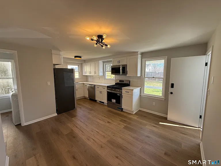 3 Edgewood St — Photo 3