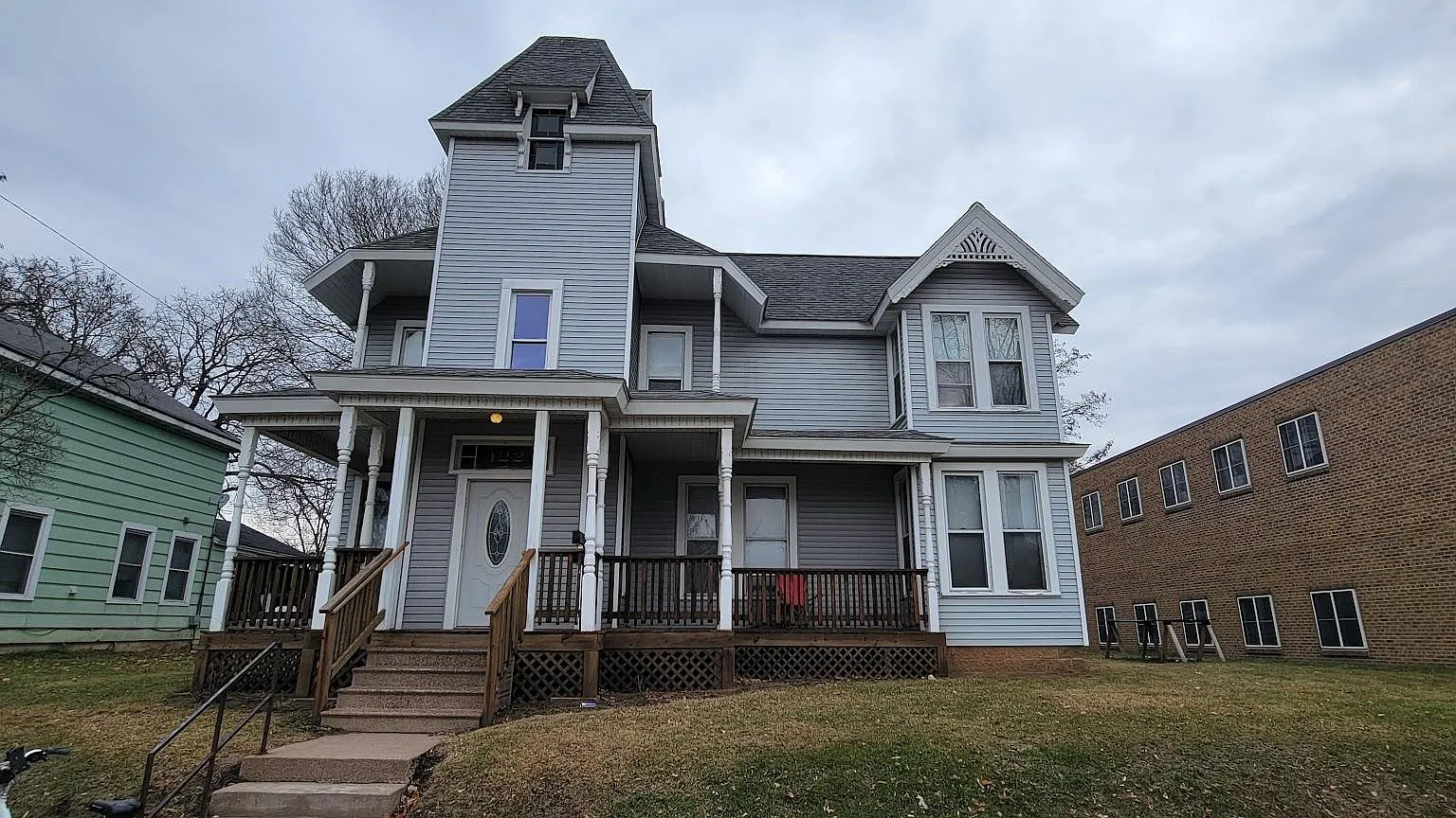 3 bed, 1400 sqft, $1,605 — Photo 1
