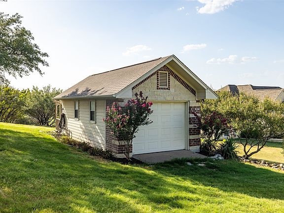 5th image of 270 Stone Mountain Rd