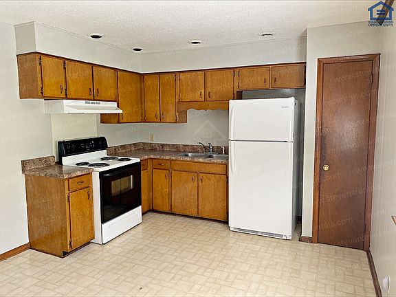 5th image of 512 Royal Crest Dr #512