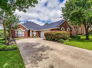 7637 Parkwood Plaza Dr, Fort Worth, TX 76137