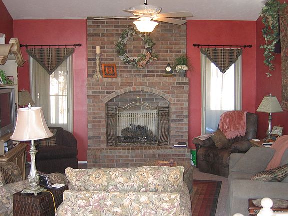 Living Room w/gas log