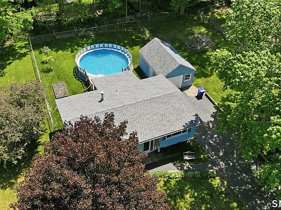 3rd image of 32 Highland Drive