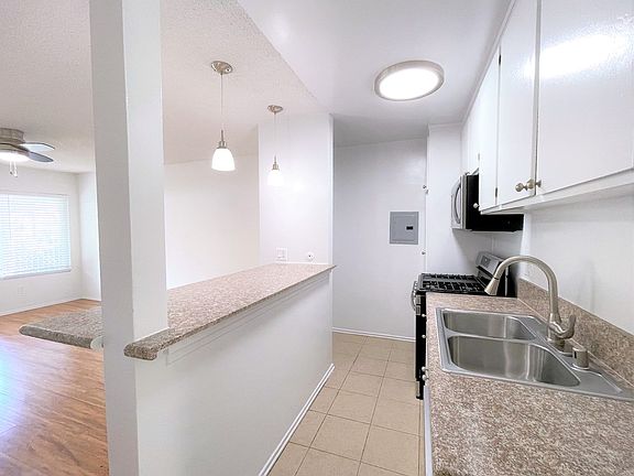 5th image of 15925 Victory Blvd #117221