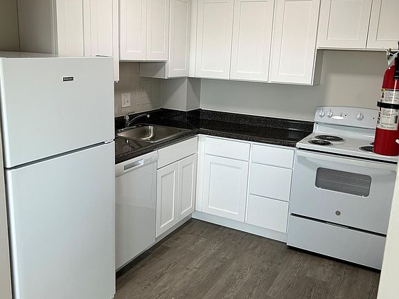2nd image of 262 King St APT 610