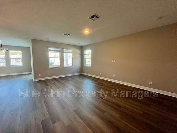 3rd image of 1208 Pampus Dr