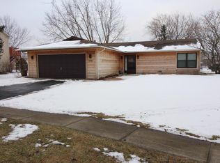 1795 Shorewood Dr W, Hoffman Estates, IL 60192