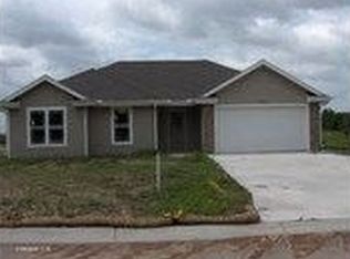 1927 Buckshot Dr, Junction City, KS 66441