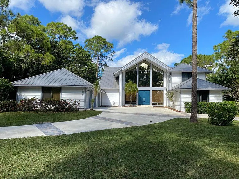 1328 SE Colony Way — Photo 1