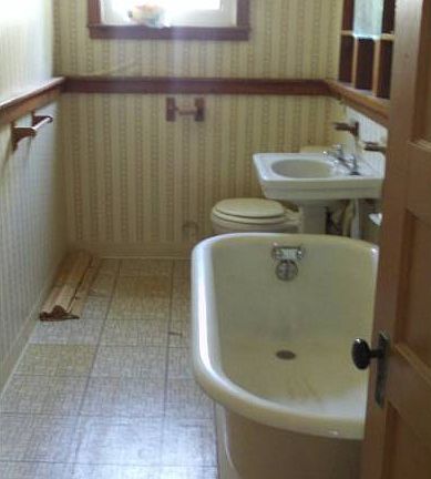 2nd Flr full Bath