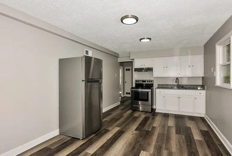 9822 Vickie Pl — Photo 2